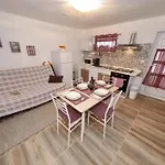 Apartment Rustic City Retreat