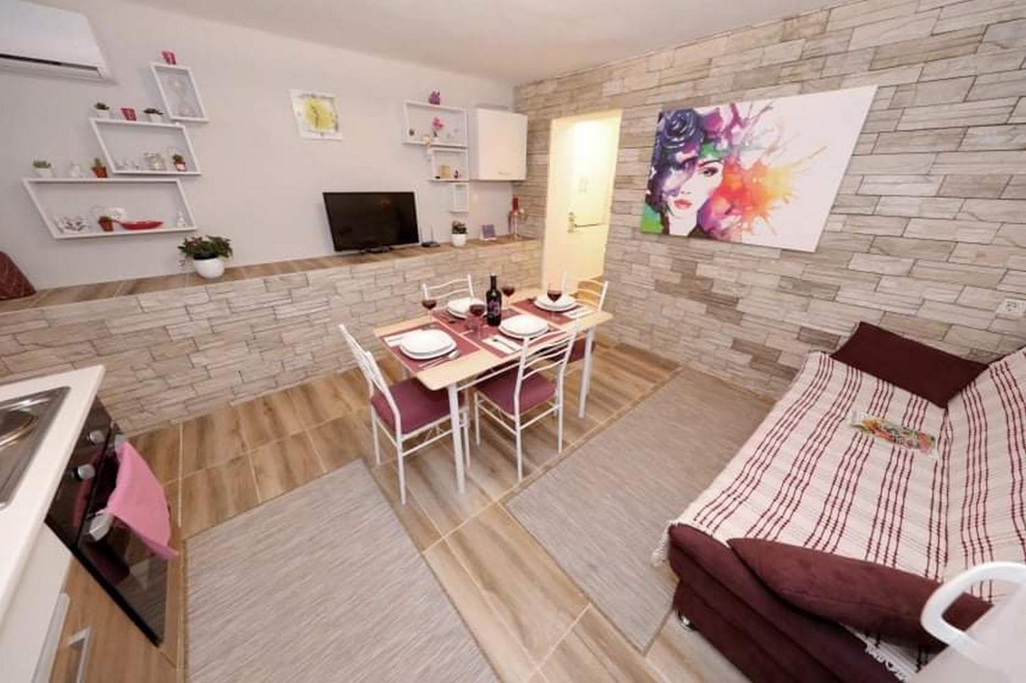 Rustic Retreat Apartment